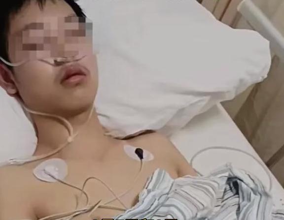 Nam sinh Trung Quoc nuot pin vi cong viec thuc tap qua ap luc hinh anh