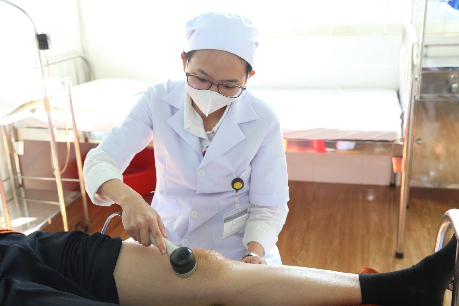 nguoi tre dau khop goi anh 1