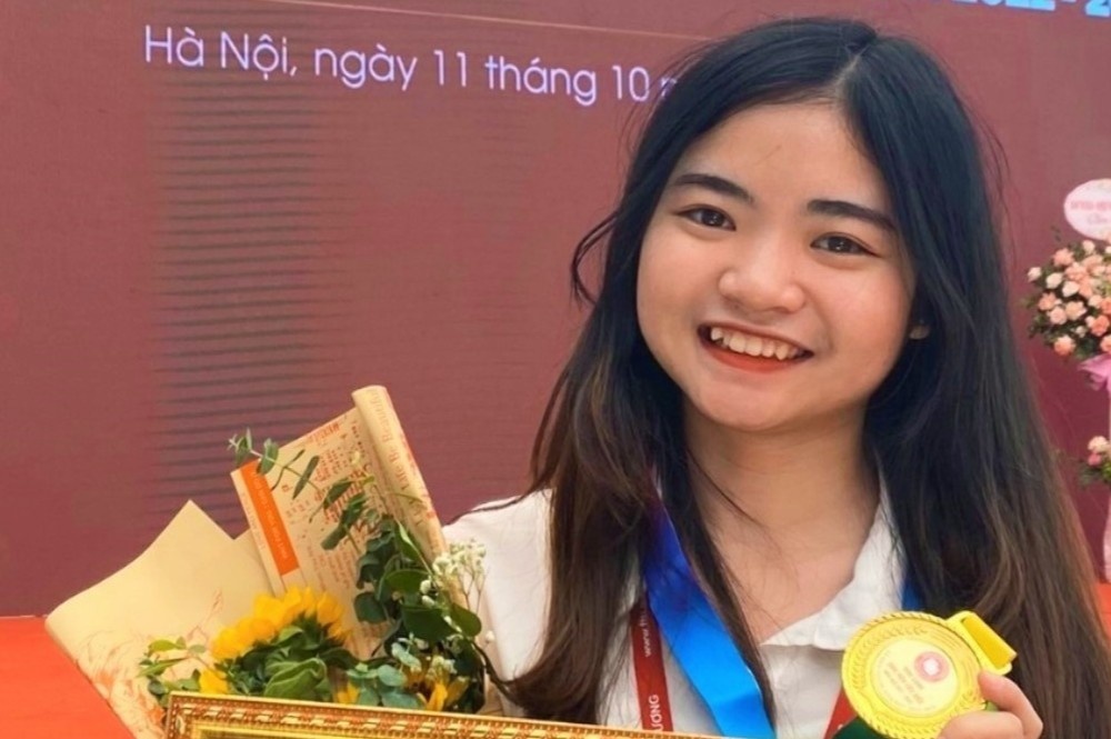 Nu sinh Ngoai thuong tot nghiep thu khoa voi 47/48 mon diem A hinh anh