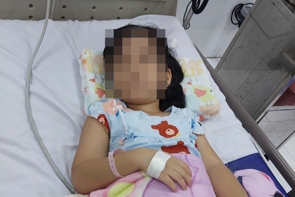 Canh bao thuoc nho mui co tac dung phu nguy hiem cho tre em hinh anh