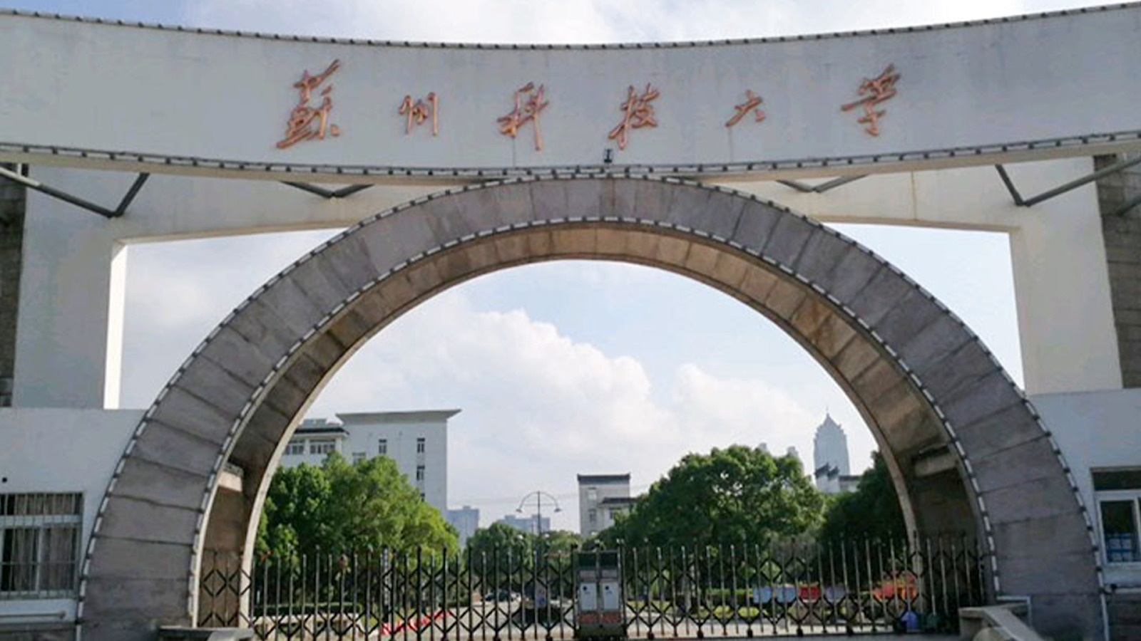 Truong o Trung Quoc bi chi trich vi dang tin trung tuyen luc 4h31 hinh anh