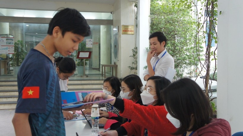 10 thi sinh bi dinh chi trong dot 3 thi danh gia nang luc DHQGHN hinh anh