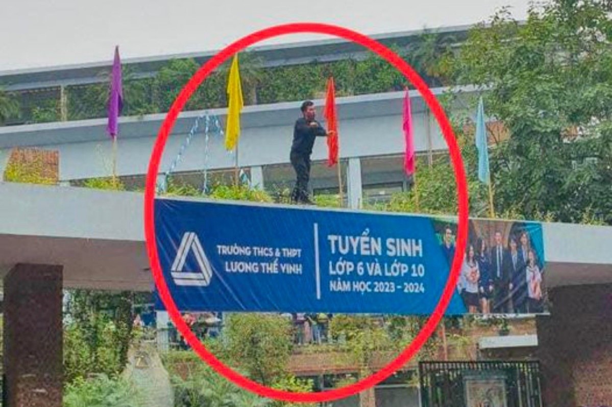 Xon xao hinh anh thay giao treo cong truong dieu tiet giao thong hinh anh