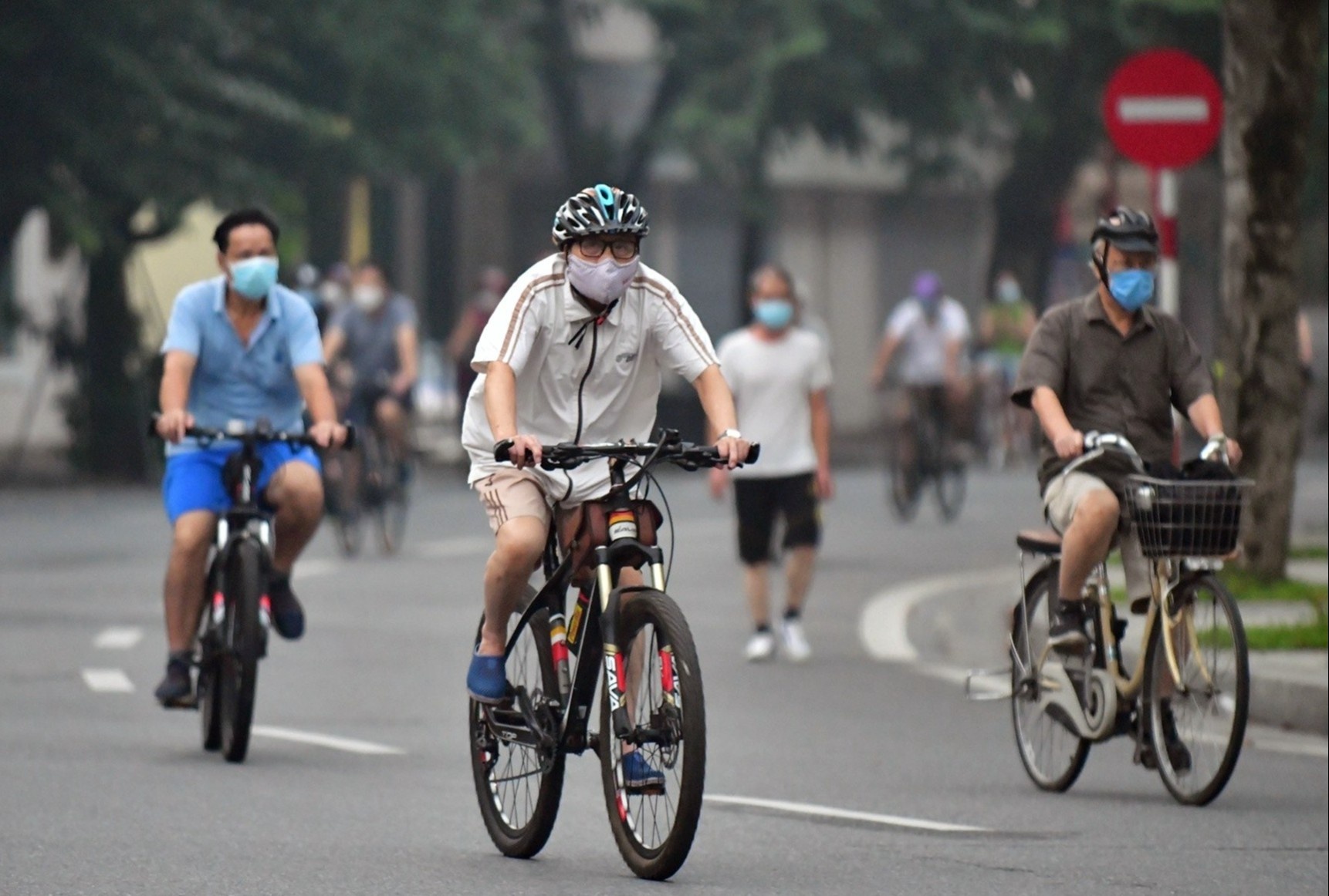 Ca Covid-19 tang nhe, TP.HCM keu goi tuan thu khuyen cao phong dich hinh anh