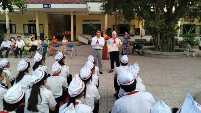 khen thuong hoc sinh anh 1