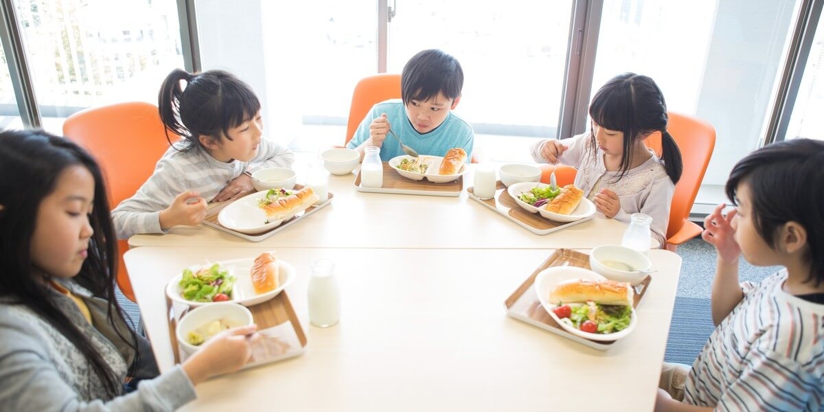 tre em an sang anh 1