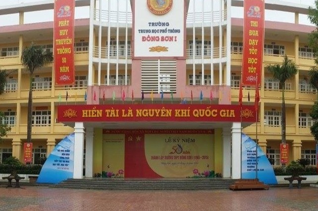 Nam sinh chem ban trong thuong tai Thanh Hoa hinh anh