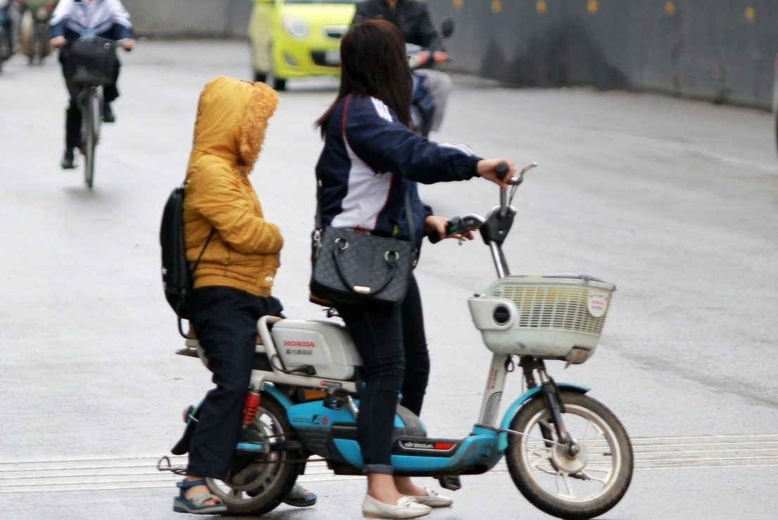 Nhieu tre bi thuong nang do tai nan tu xe dap dien hinh anh