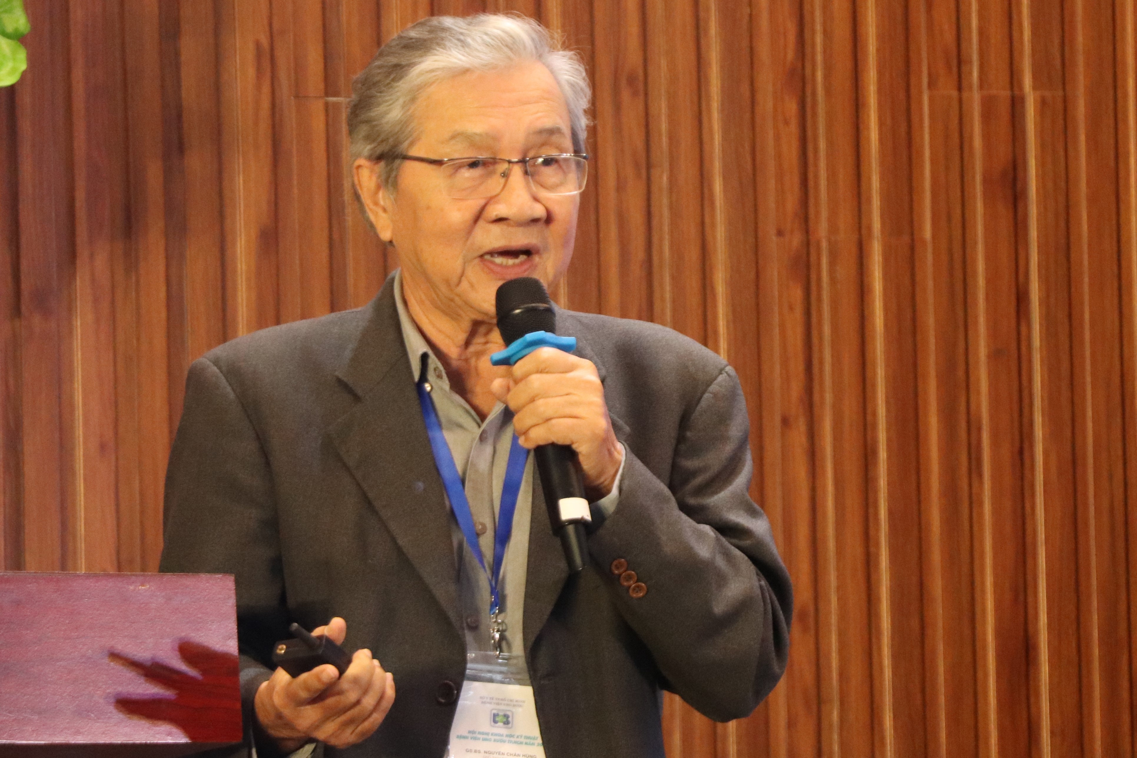 ganh nang ung thu anh 1