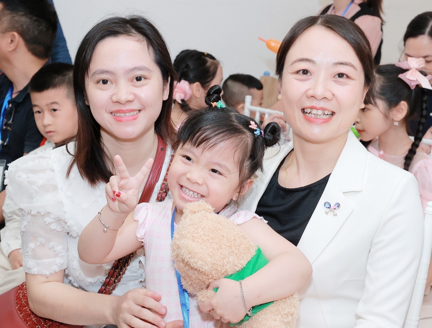 Nuot nuoc mat vao trong khi bi noi ‘nguoi doc khong con’ hinh anh