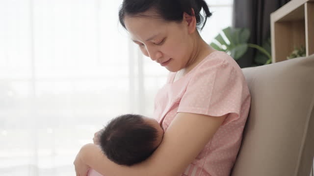 nuôi con bằng sữa mẹ ảnh 1 nuoi con bang sua me anh 1