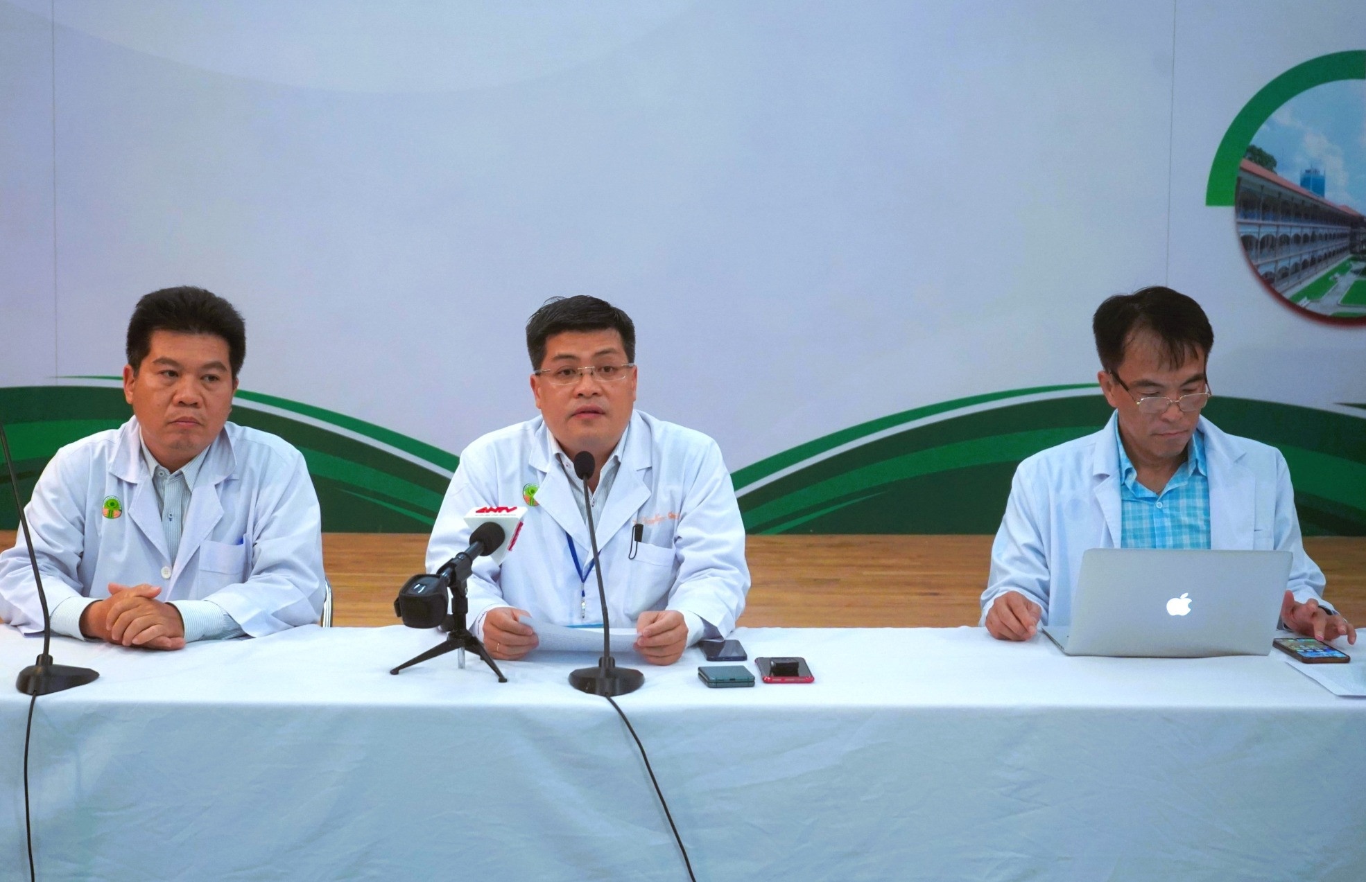 tri hoan ghep gan anh 1