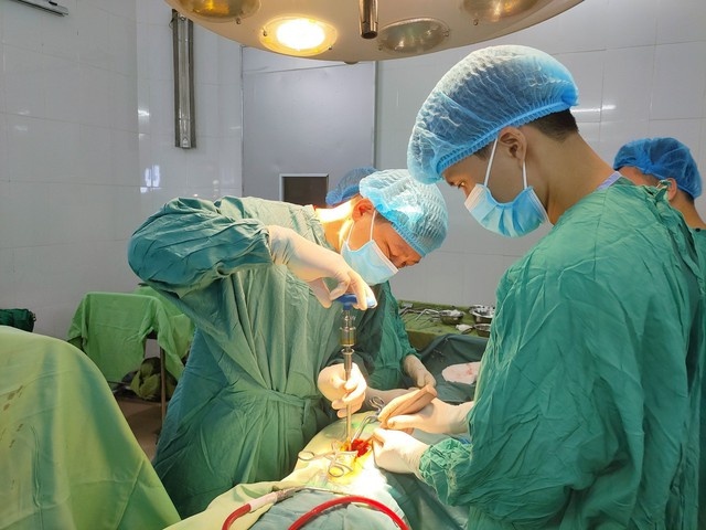 hai vai gay cot song anh 2