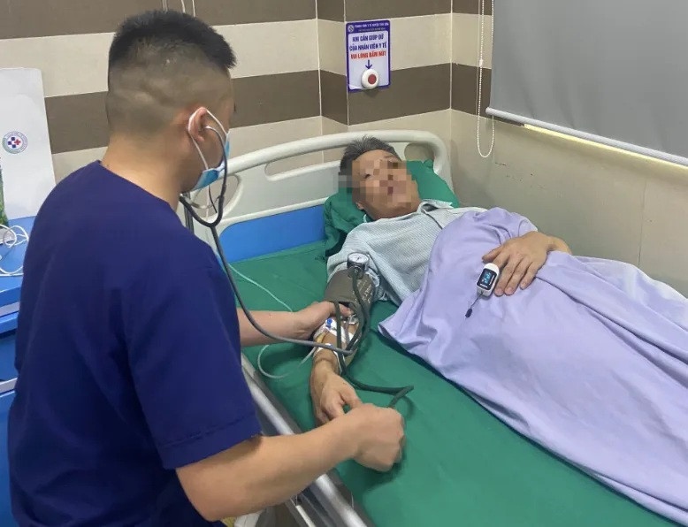 Nguoi dan ong bi suy da tang, nghi ngo thu pham la do uong hinh anh