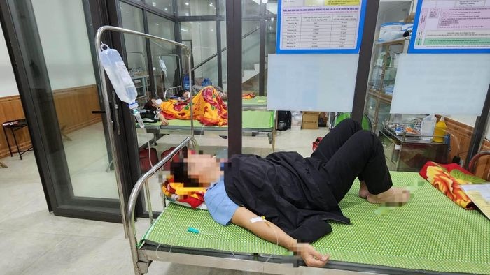 An co cuoi nau canh chuong ga, 48 nguoi bi ngo doc sau khi an hinh anh