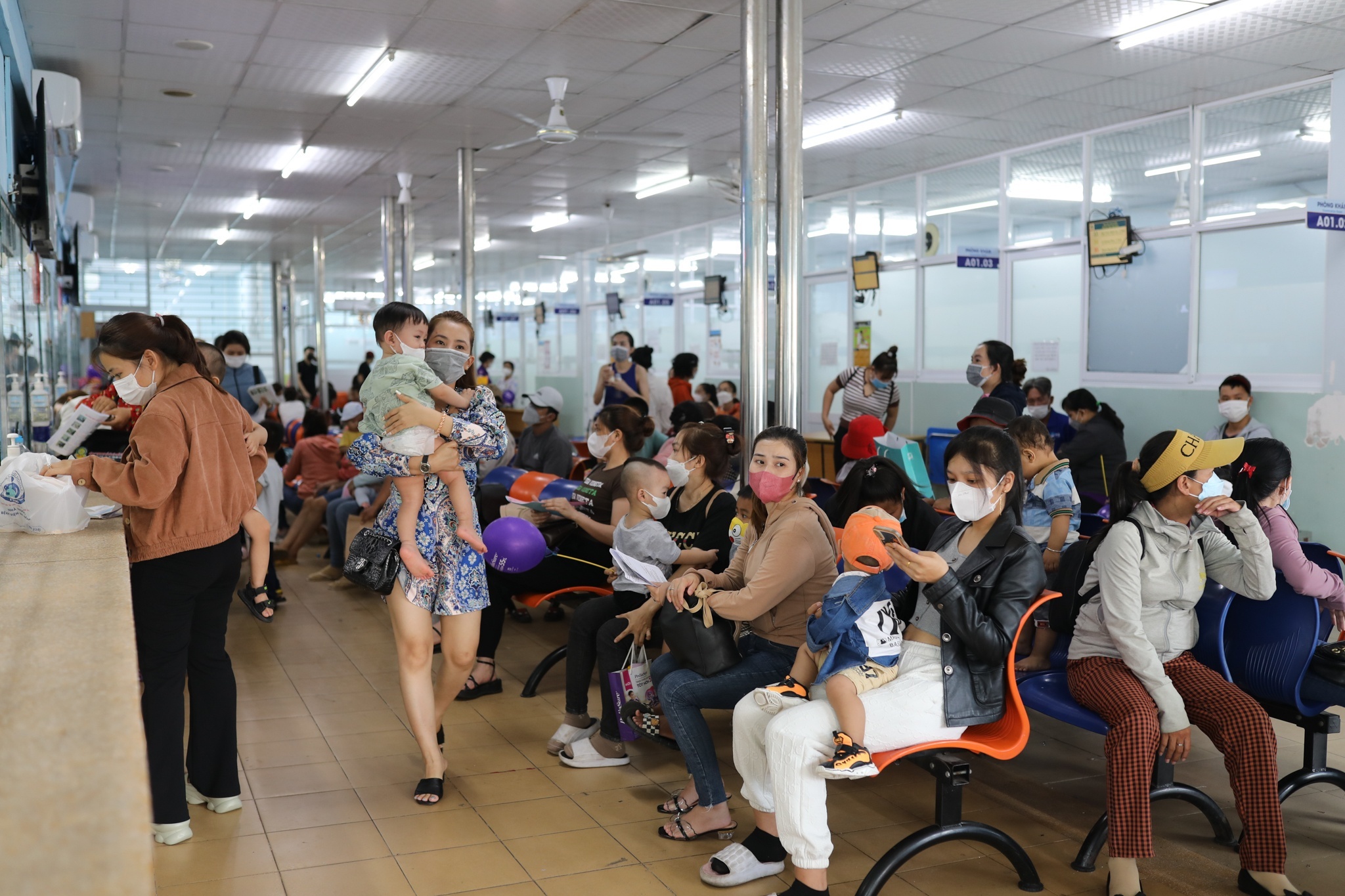 Thieu vaccine, benh truyen nhiem mua he co the gay qua tai y te hinh anh