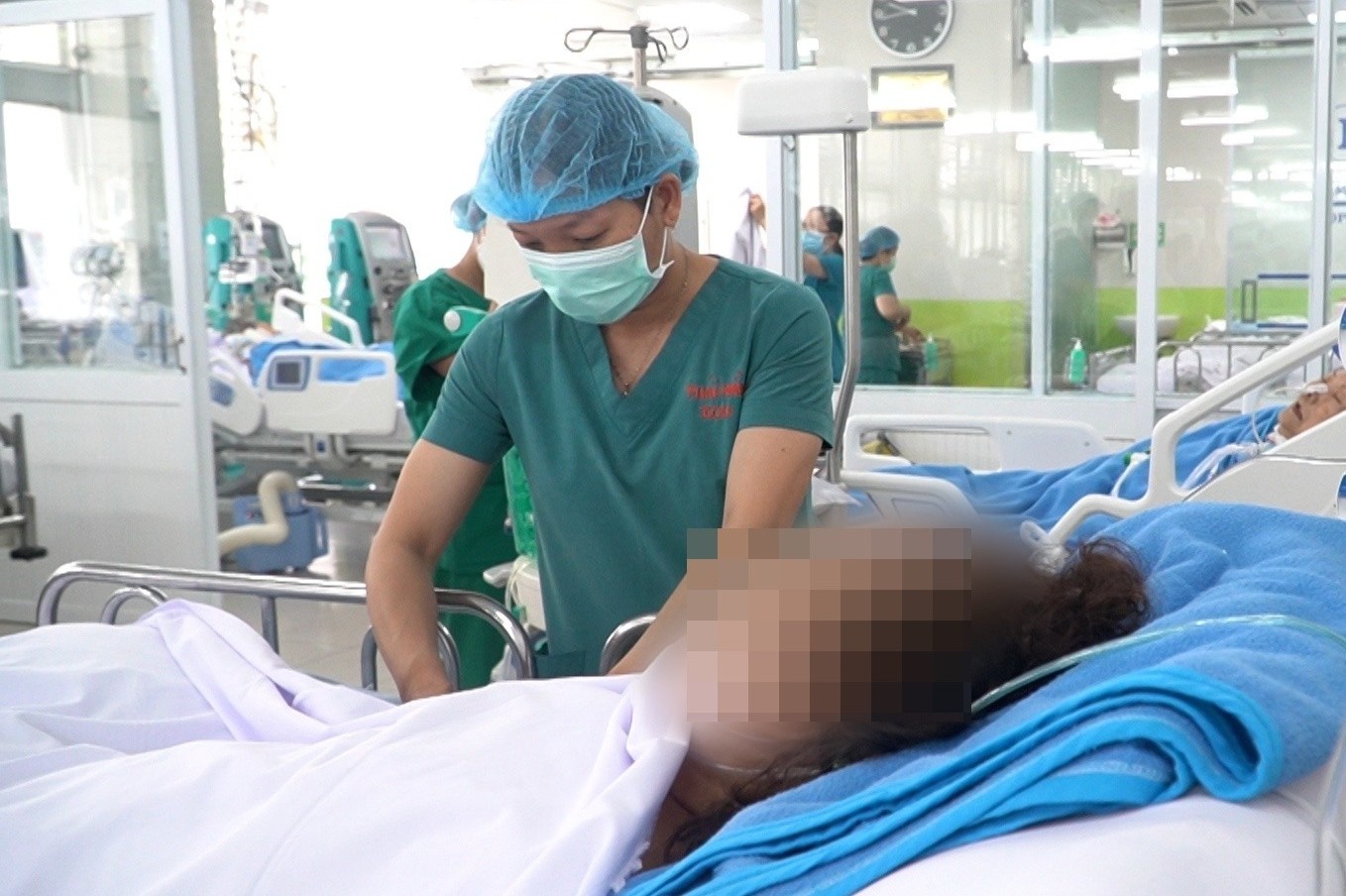 So Y te TP.HCM vao cuoc vu mot phu nu gap bien chung khi hut mo hinh anh