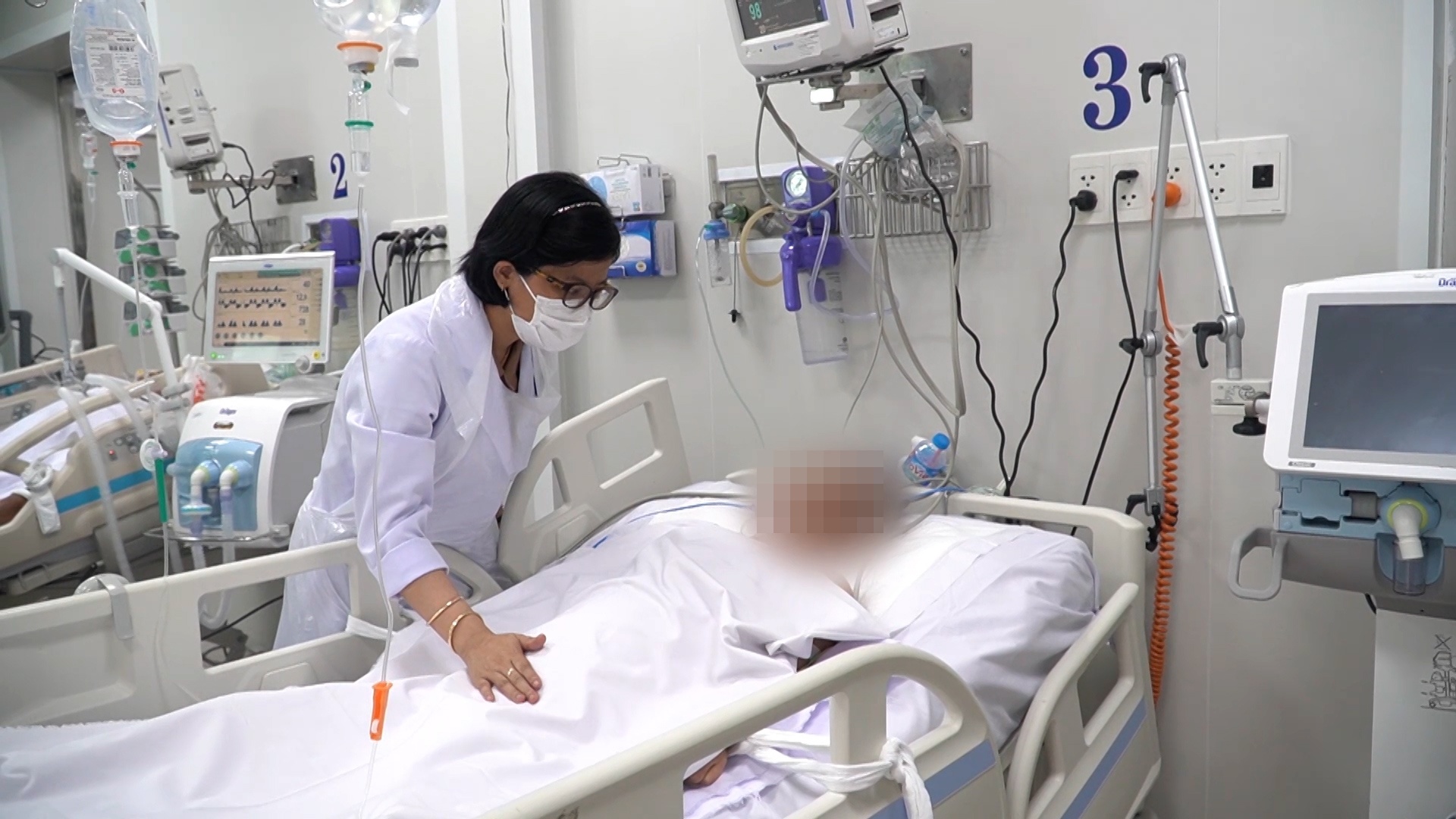 Nguoi vo trong vu ca nha nhap vien nghi do an nam doc da tu vong hinh anh
