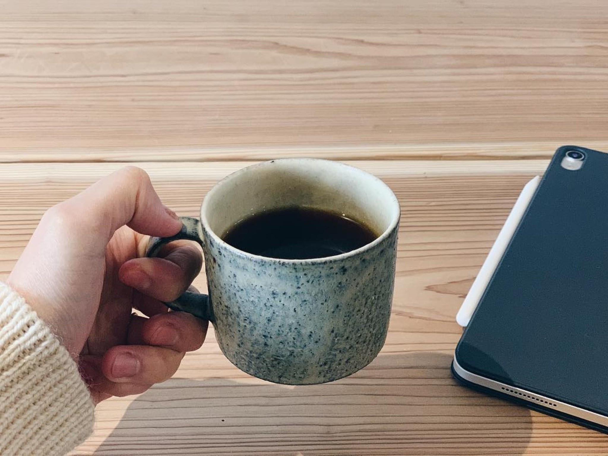 2 mat cua ca phe anh 1