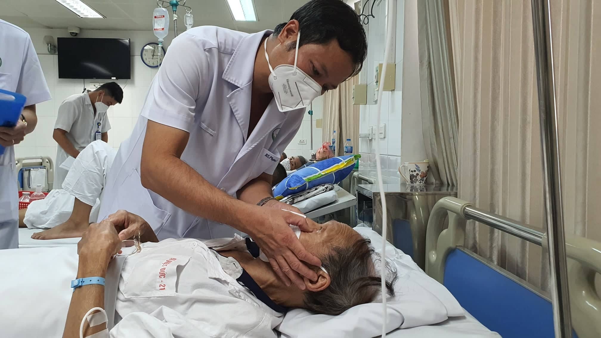 Sau an co dau hieu nay, can than ung thu da day hinh anh