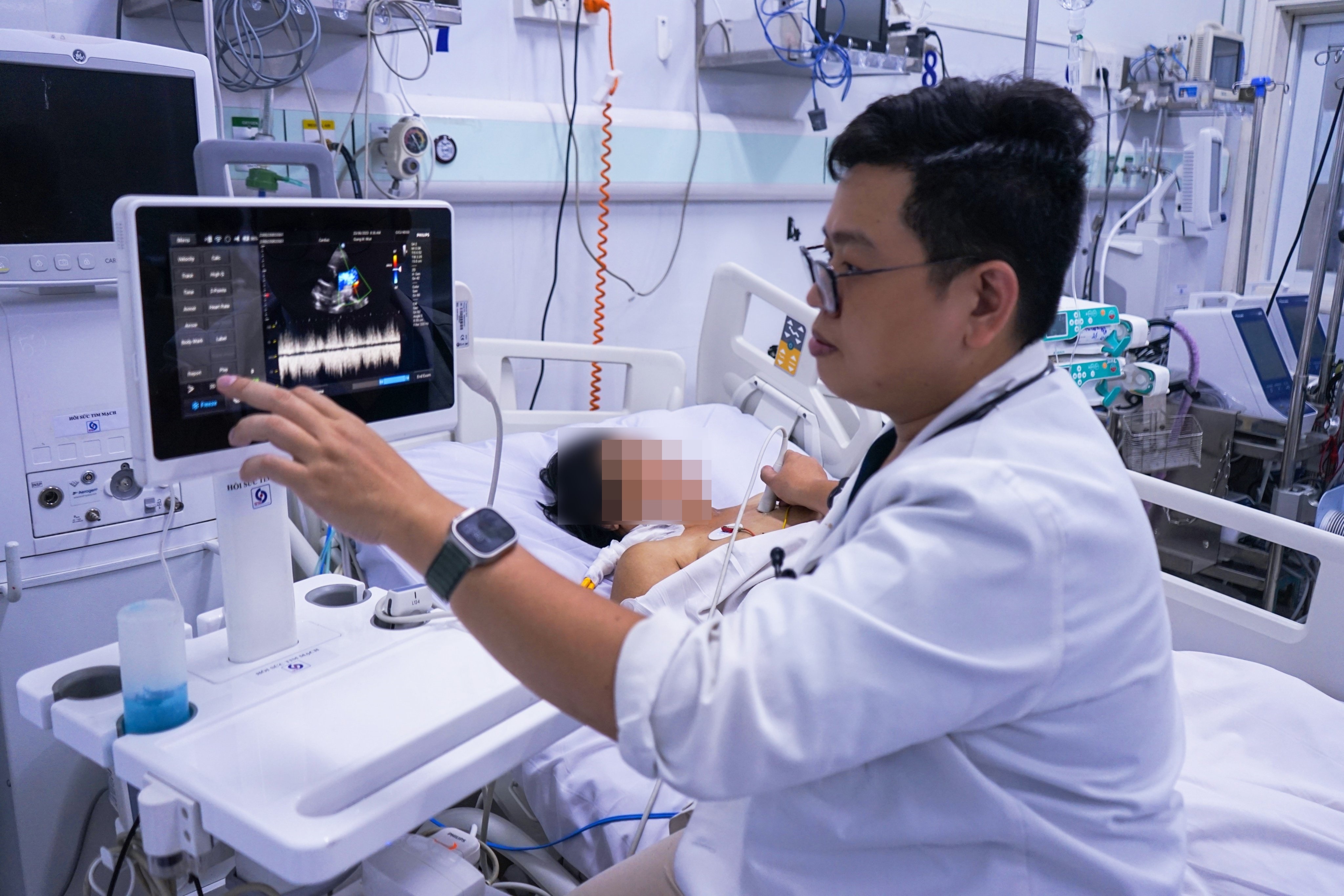 Nhap vien moi biet bi ton thuong da co quan va dang mang thai hinh anh