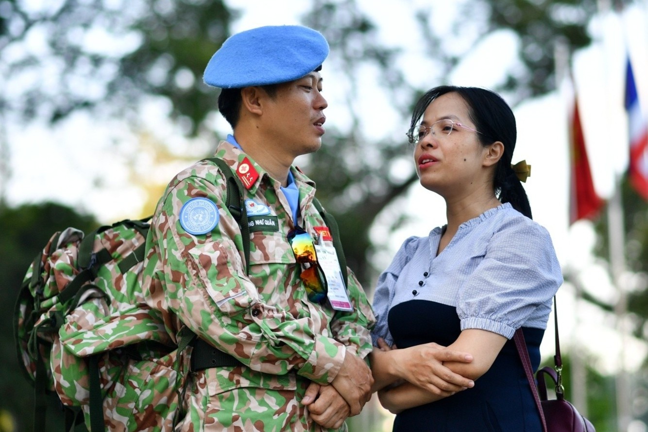 Hanh trang dac biet cua chien si 'mu noi xanh' khi den Nam Sudan hinh anh