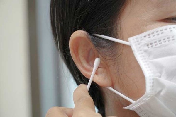 Ly do khong nen ngoay tai thuong xuyen hinh anh