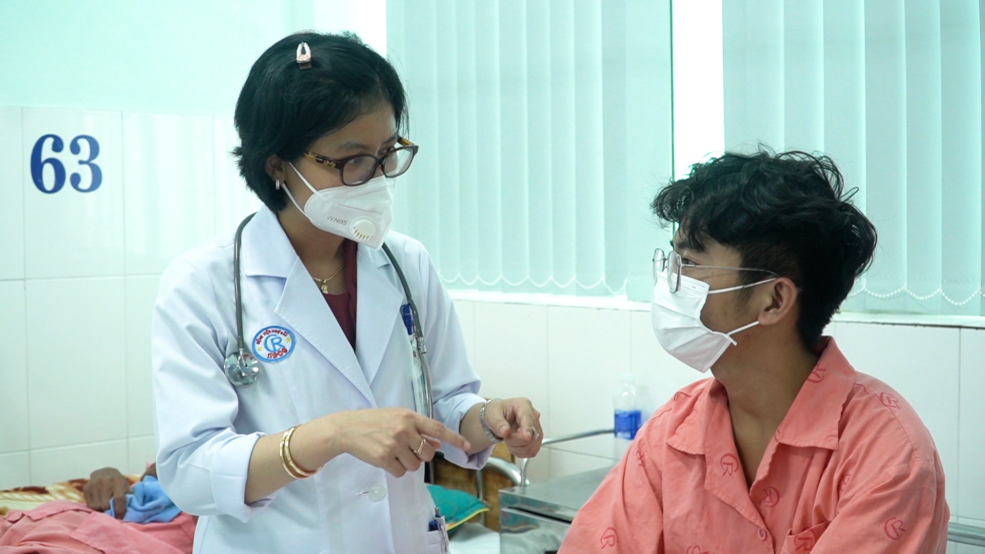 Nam sinh bi sot xuat huyet phai bo lo ky thi tot nghiep THPT hinh anh