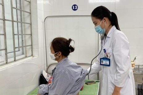 Nguoi phu nu bi san la gan do mon an nhieu nguoi Viet ua thich hinh anh
