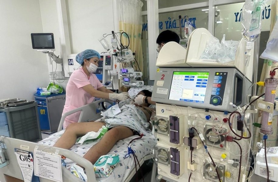 Nu sinh 15 tuoi nguy kich chi sau 4 ngay sot hinh anh