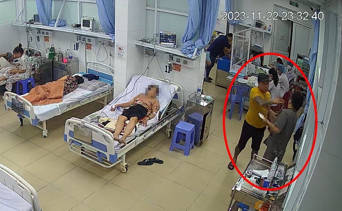 hành hung bác sĩ ảnh 2 hanh hung bac si anh 2