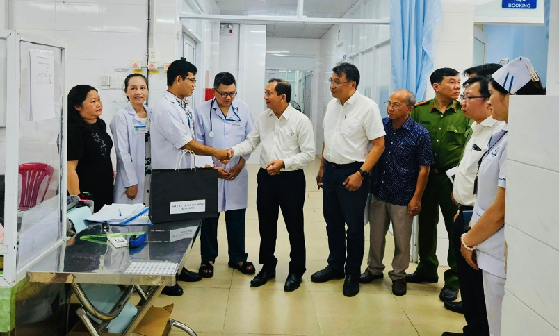 hành hung bác sĩ ảnh 1 hanh hung bac si anh 1