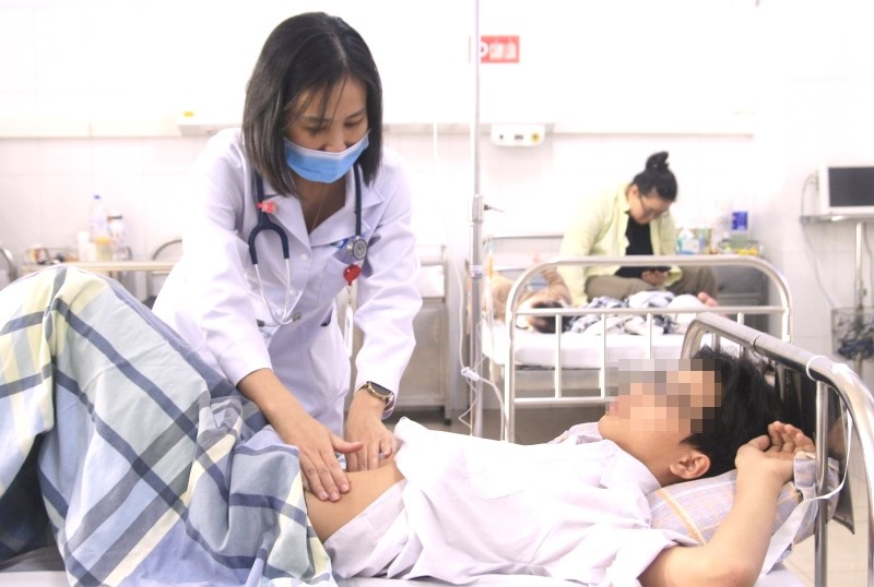 Nam sinh moi 13 tuoi da bi viem loet da day nang hinh anh