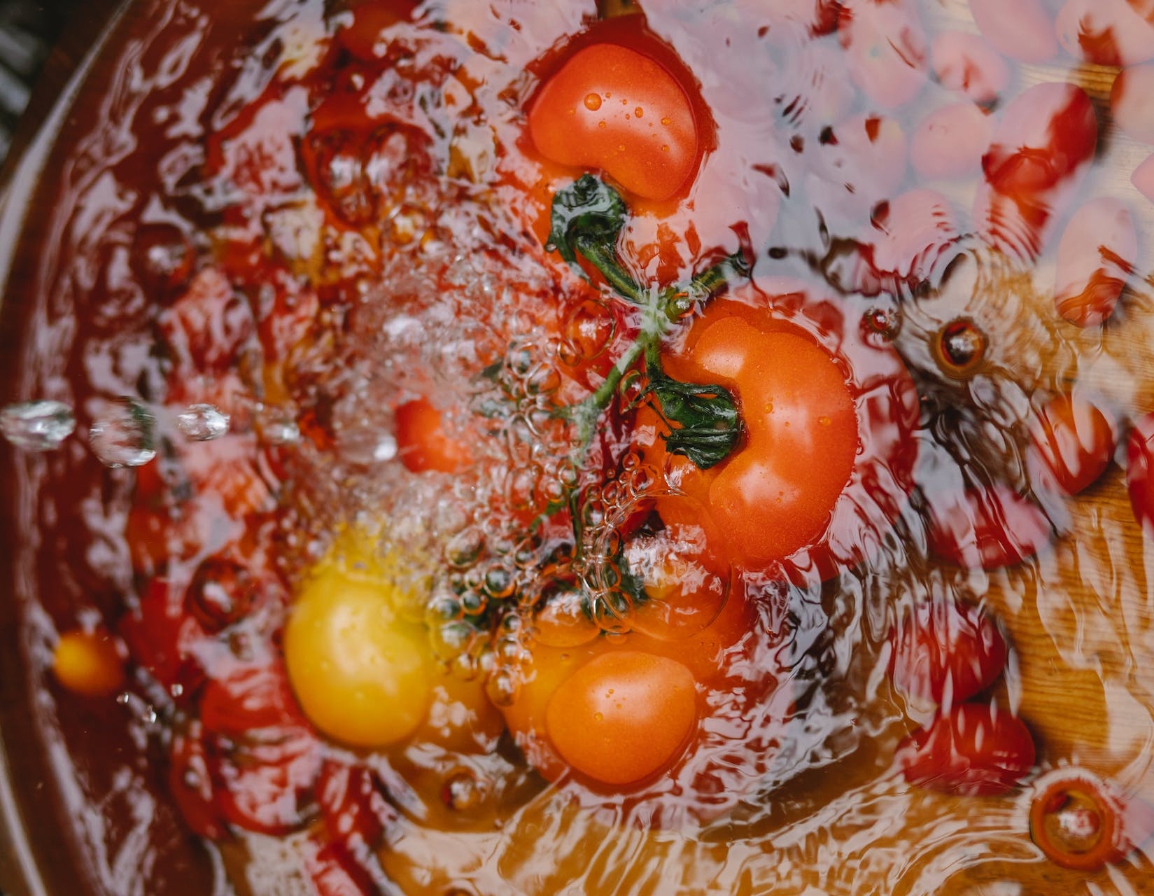 Co nen ngam rua rau bang nuoc muoi? hinh anh