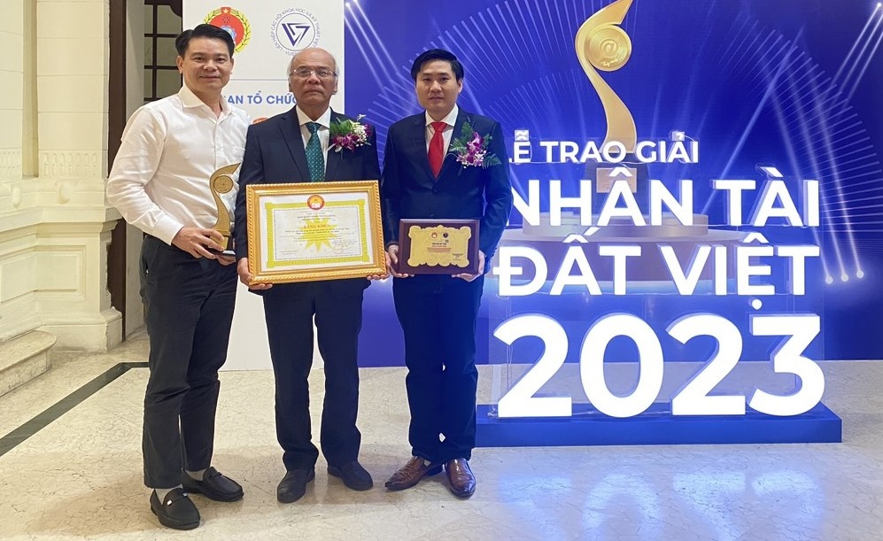 Bac si o TP.HCM dat giai Nhan tai Dat Viet hinh anh