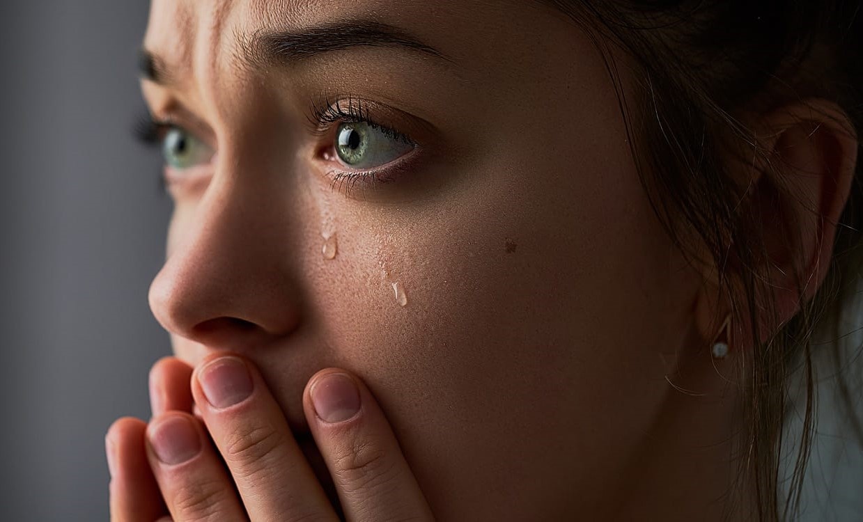 Nuoc mat phu nu co the lam dan ong bot hung hang hinh anh