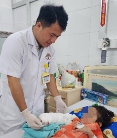 đứt lìa cánh tay phải ảnh 1 dut lia canh tay phai anh 1