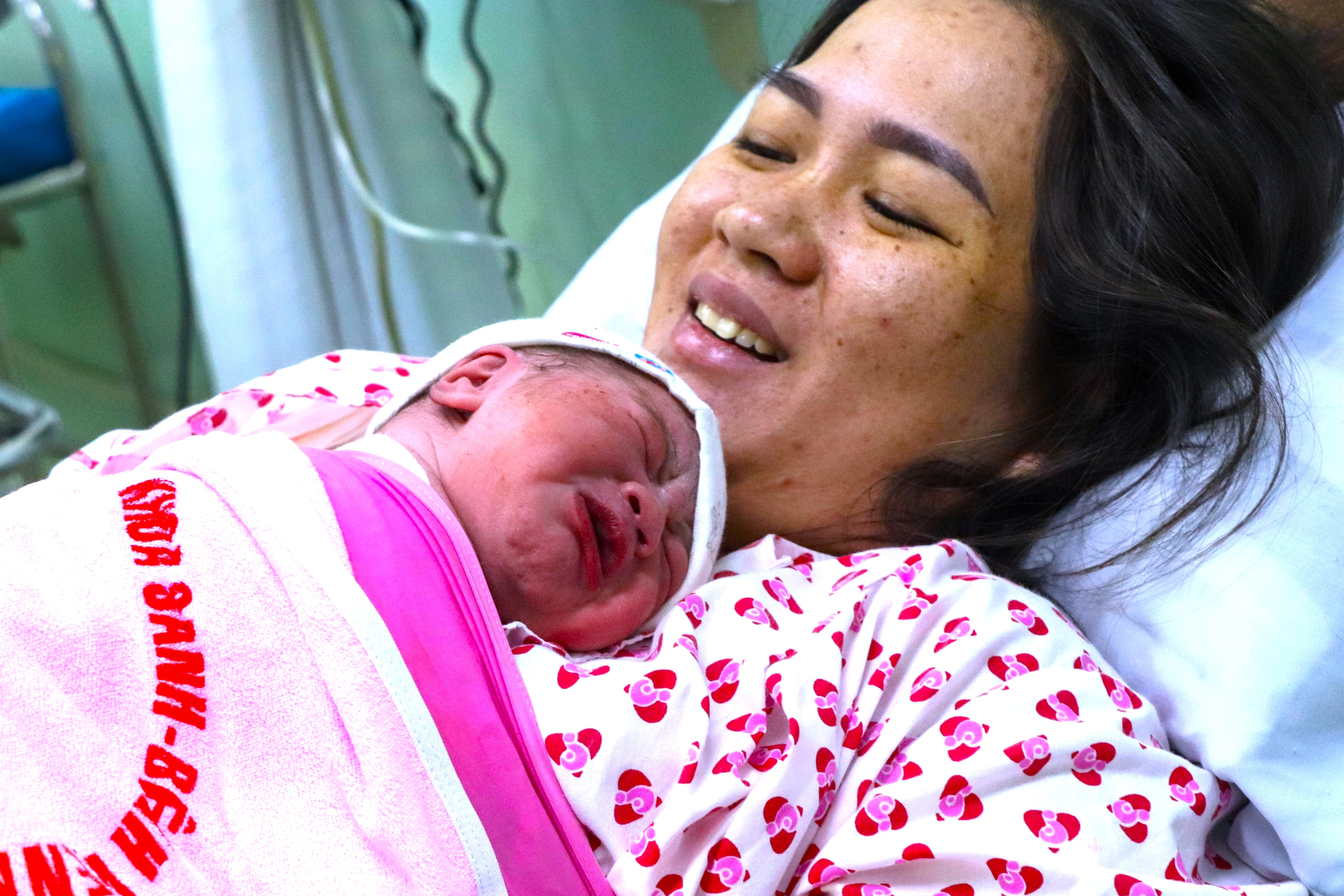 Khoanh khac cong dan dau tien cua nam 2024 chao doi hinh anh