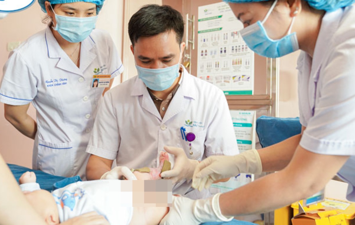 Benh la khien be gai trot het da tu khi chao doi hinh anh