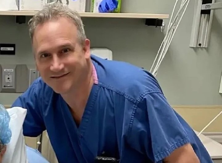 Bac si phau thuat tham my khi say ruou, benh nhan mang seo suot doi hinh anh