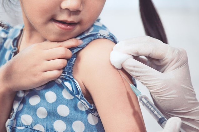 Thoi diem thich hop tiem phong soi cho tre hinh anh