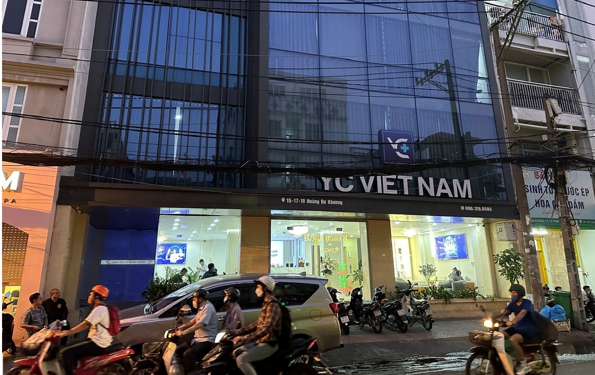 Phong kham da lieu tai TP.HCM van hoat dong du bi tuoc giay phep hinh anh