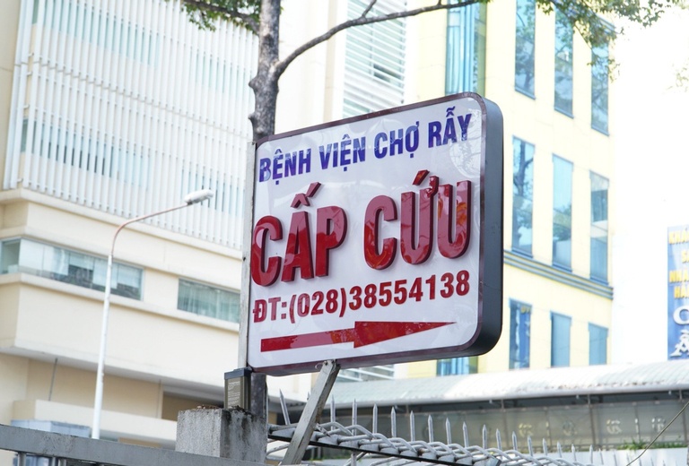 Co giao mam non bi hang xom tat xang dot nguy kich hinh anh