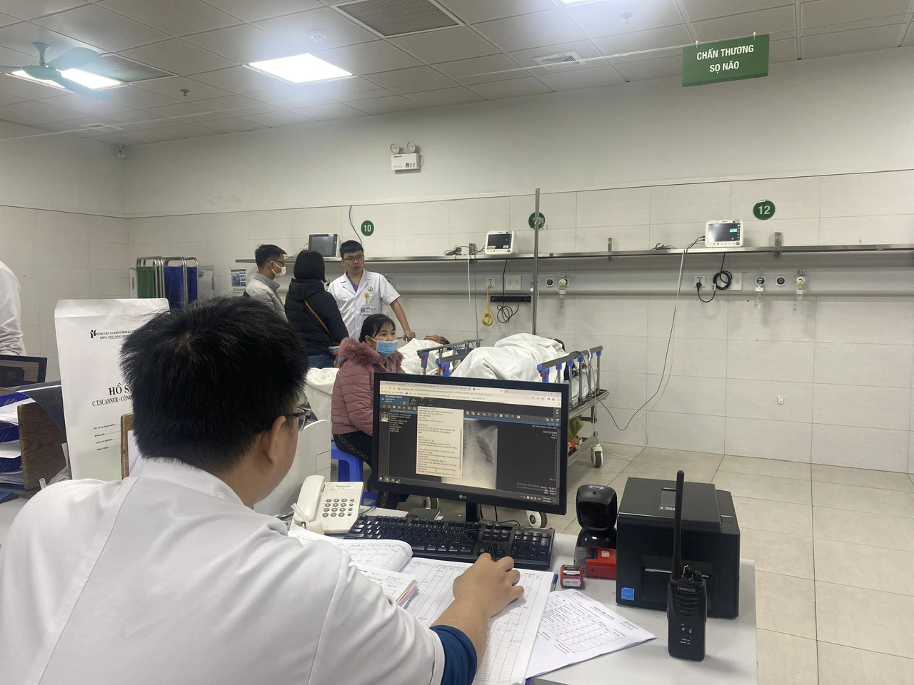 nhap vien ngay tet anh 3