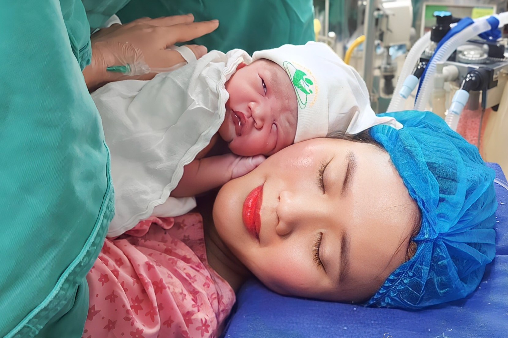 Nhung em be Rong dau tien cua nam Giap Thin chao doi hinh anh