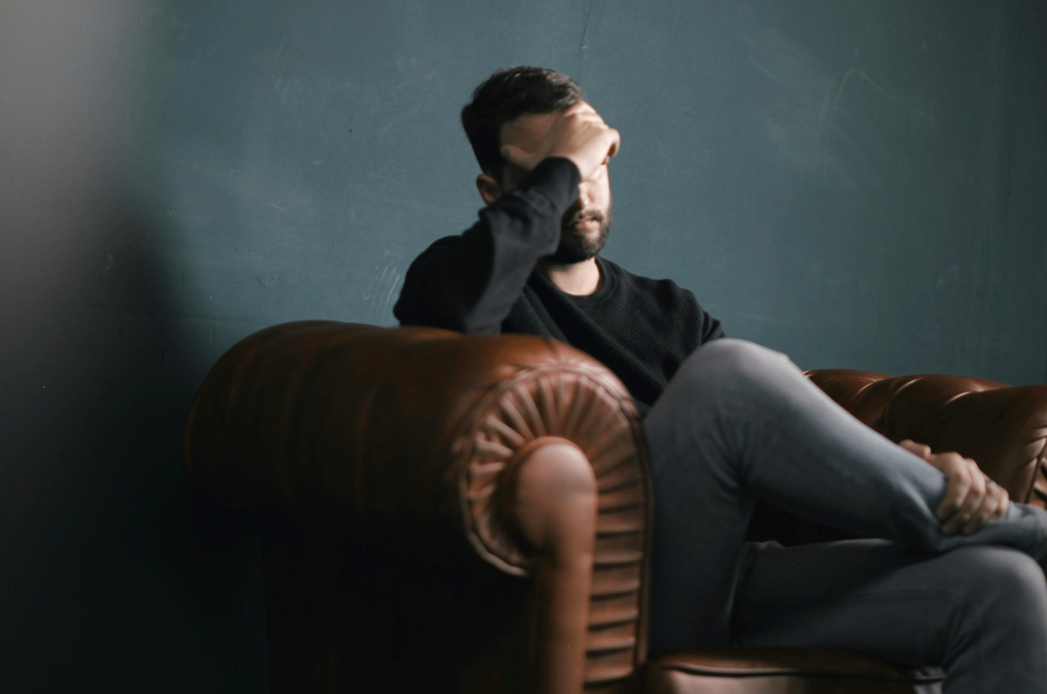 Nam gioi dung chu quan khi bi xuat tinh som hinh anh