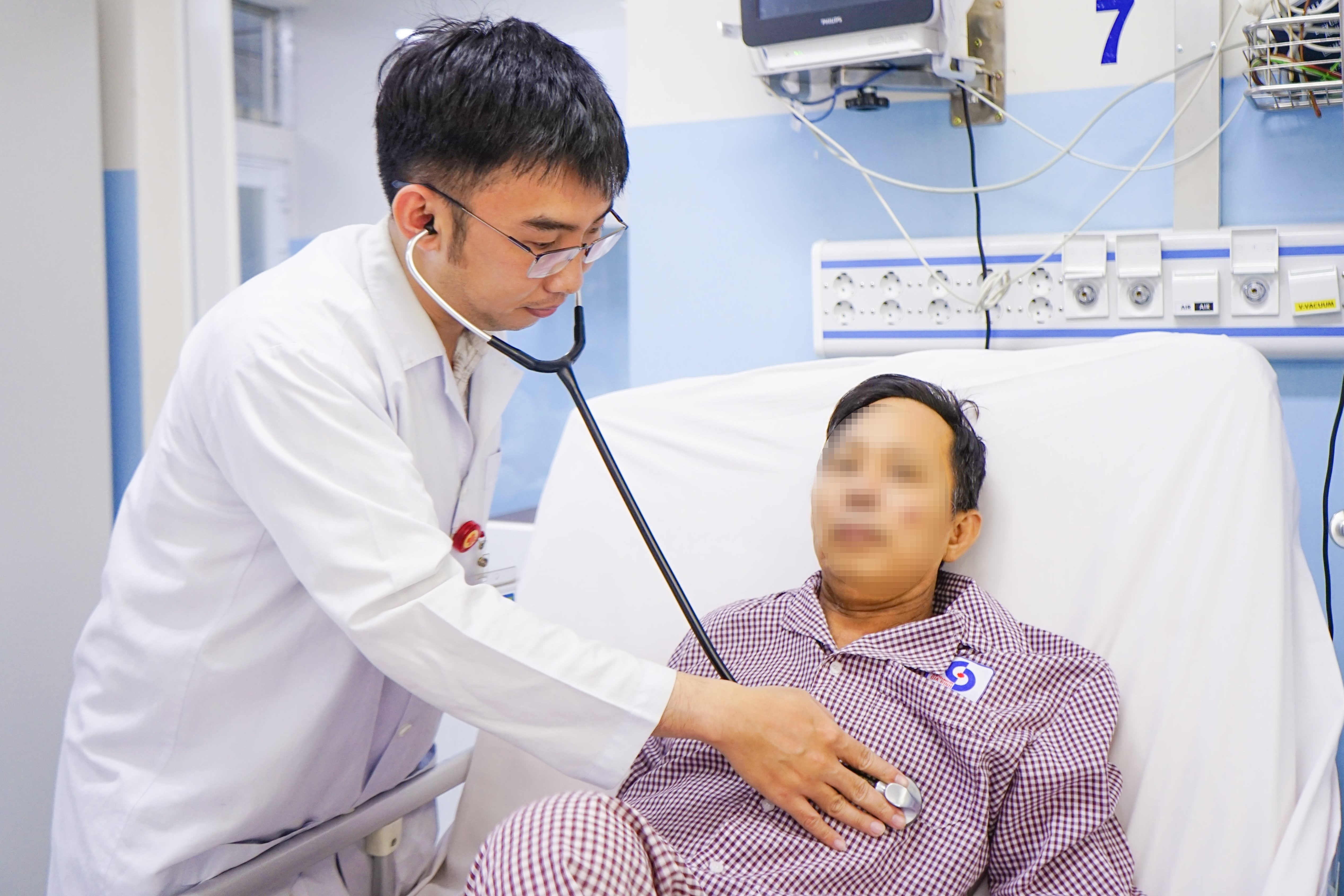 Benh vien o TP.HCM tiep nhan 3 nguoi dot ngot ngung tim trong 1 thang hinh anh