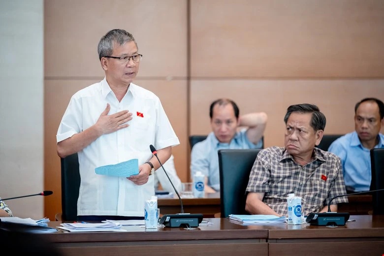 cam thuoc la dien tu anh 4