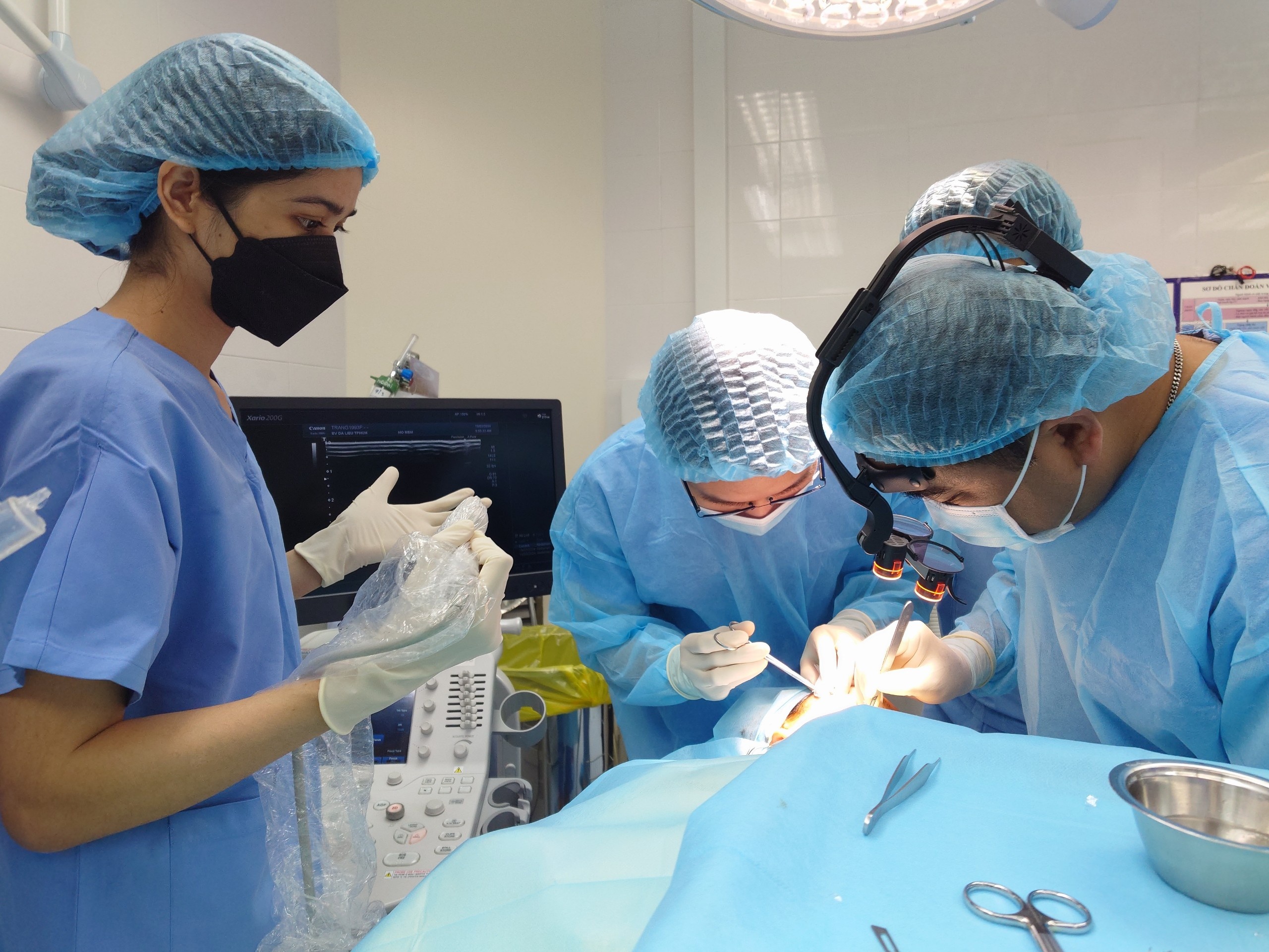 Hai nguoi o TP.HCM bi bien chung tham my nghiem trong hinh anh