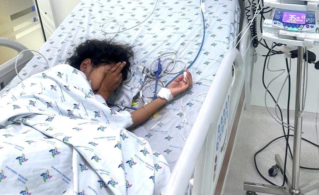 Be gai bi ong vo ve dot 53 mui hinh anh